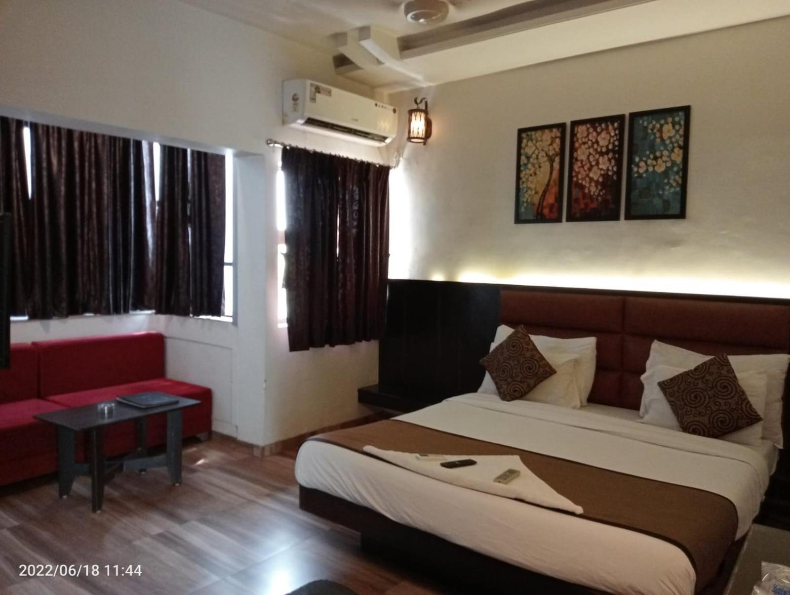 דמאן Hotel Saikripa Imperial מראה חיצוני תמונה